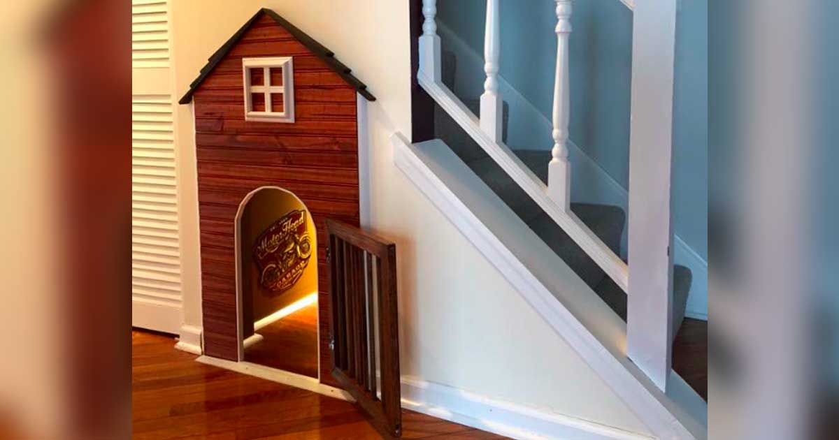 Take A Tour Through This Doghouse Tucked Under The Staircase The Dog Lives The Life Of Luxury